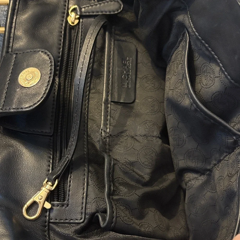 Michael Kors Hudson Black leather tote with Gold Accents-excellent condition! - Picture 9 of 12
